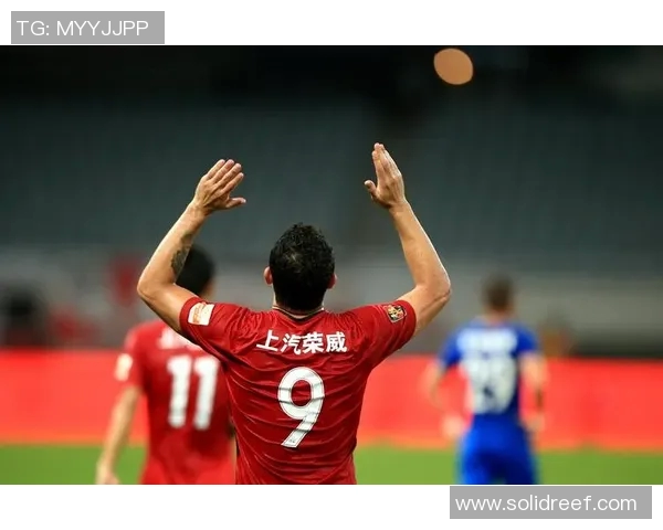 中超焦点战建业迎战上港争夺季后赛资格全力以赴展现球队实力