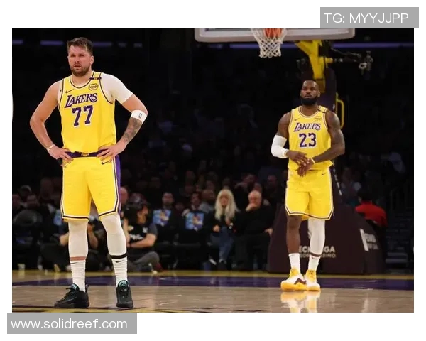 今天湖人与黄蜂的精彩对决直播共同见证篮球盛宴的时刻 今天湖人与黄蜂的精彩对决直播共同见证篮球盛宴的时刻