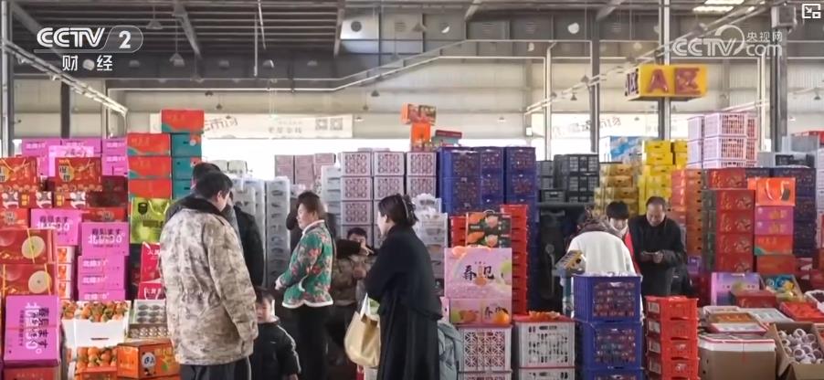 多米体育平台春节临近水果市场升温 果品供应充足价格平稳(图2)