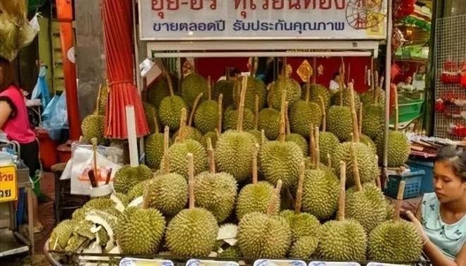 泰国大量水果腐烂因为摊上的一句中文中国游客：自己留着吧(图2)